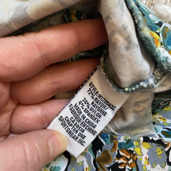 Floral stretchy pull on ankle pants - Picture 3 of 4